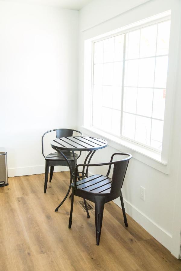 Happy Trails Bed & Breakfast 2*